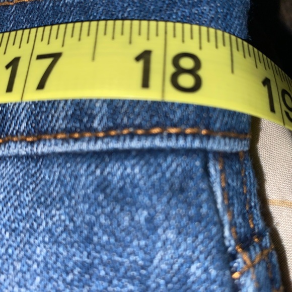 EUC Lucky Brand denim capri jeans. Size 14. - Picture 9 of 10